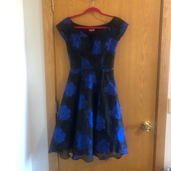 Chi Chi London black and blue floral dress - Picture 2 of 3